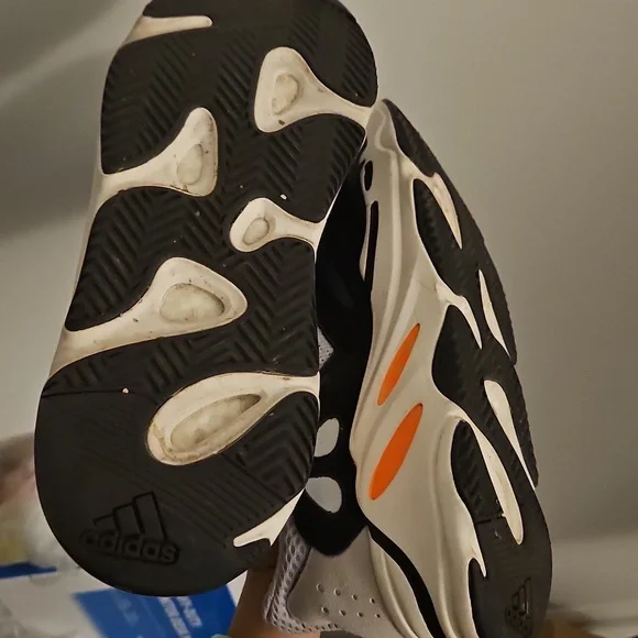 Adidas yeezy Boost 700 Wave Runner Solid Grey Core - Picture 3 of 5